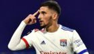 بعد اجتماع حاسم.. مدرب ليون يصدر قرارا رسميا بشأن عوار