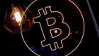 أسعار العملات الرقمية.. موجة خسائر عنيفة بقيادة بيتكوين