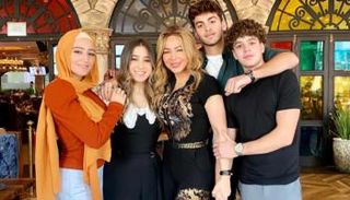 سوزان نجم الدين مع أبنائها