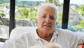 وفاة جوست جاكان.. مخرج فيلم "إيمانويل" الشهير