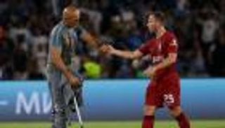 لماذا ظهر سباليتي بـ"العكاز" بعد اكتساح نابولي لليفربول؟