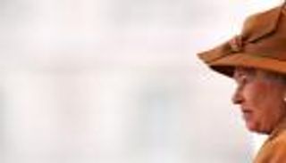 الملكة إليزابيث تترك اقتصاد بريطانيا وسط العاصفة.. توقعات ضبابية