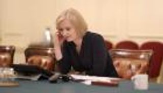 خطة "ليز" لدعم اقتصاد بريطانيا.. من سيدفع؟