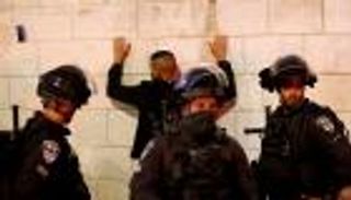 "منعنا كارثة".. إسرائيل تعتقل فلسطينيا مسلحا في يافا