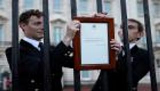 رحيل الملكة إليزابيث الثانية.. "الحزن" يخيم على العالم