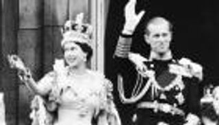 رحيل الملكة إليزابيث.. صور من حفل تنصيبها في 1953