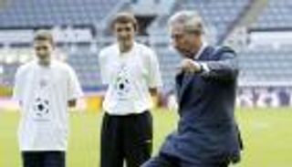 بعد وصوله لحكم بريطانيا.. أي نادٍ يشجعه الملك تشارلز في إنجلترا؟