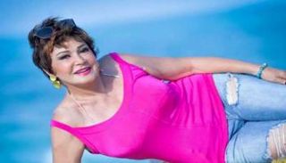 الفنانة لبلبة تستعرض جمالها