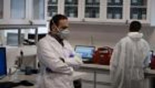 هجرة ربع أطباء إيران للخارج.. ضغوط اقتصادية وخطر وشيك