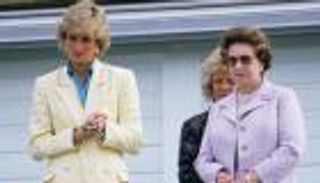 الملكة إليزابيث.. خالفت تقليدا بروتوكوليا لأجل ديانا وعائلتها