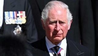 الملك تشارلز يرث عرش والدته