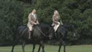 ريجان المفضل بين 13 رئيسا التقتهم.. الملكة إليزبيث أيقونة أمريكية