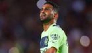 الدوري الإنجليزي.. رياض محرز أول ضحايا التأجيل المفاجئ