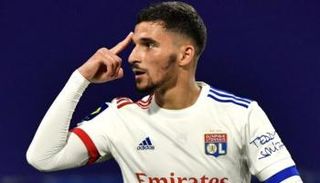 اللاعب حسام عوار