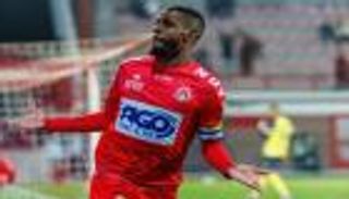 صديق بيرسي تاو.. من هو فايز سليماني صفقة الأهلي المنتظرة؟