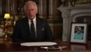 ملك بريطانيا بأول خطاب.. 4 رسائل للشعب والملكة الراحلة وأمير ويلز وهاري