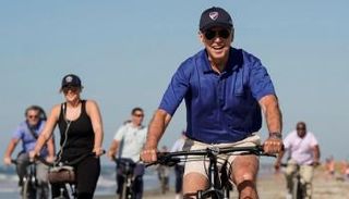 الرئيس الأمريكي جو بايدن في جزيرة كياوا