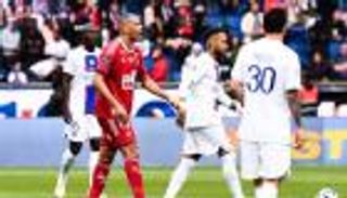 الدوري الفرنسي.. مهارة إسلام سليماني تحرج راموس (فيديو)