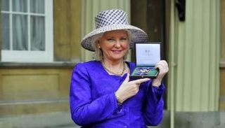 أنجيلا كيلي مساعدة الملكة