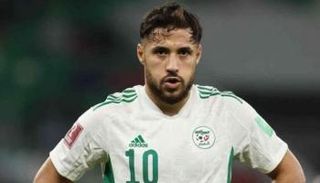 يوسف بلايلي لاعب منتخب الجزائر