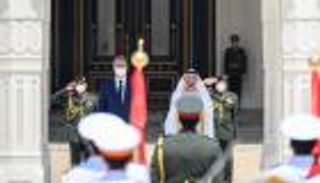 محمد بن زايد يستقبل الرئيس الصربي