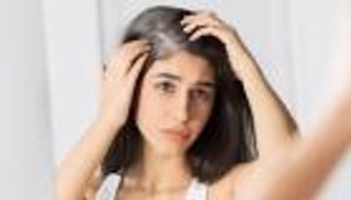 طريقة سحرية لاستعادة لون شعرك الأصلي في الكبر