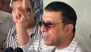 الفنان المصري مصطفى كامل