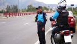 لتقليل الانتحار.. الإكوادور تضع أطباء نفسيين على "جسور الموت"