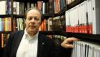 وفاة خافيير مارياس.. أشهر روائي إسباني خلال نصف قرن