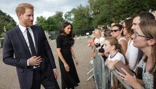 الأمير هاري وزوجته ميجان خلال مراسم وداع الملكة الراحلة