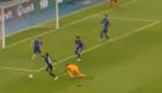 حدث في ماليزيا.. أغرب هدف يسجل بالوجه (فيديو)