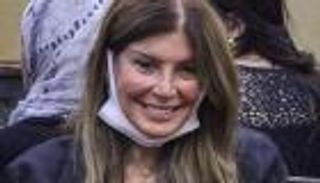 "أيقونة الجمال".. طبيب يدافع عن ميرفت أمين بدراسة دولية