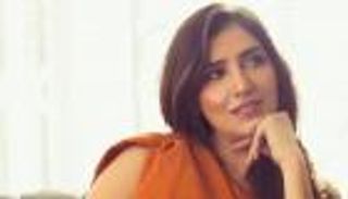 قلب أبيض وإطلالة بيضاء.. مي عمر تشارك جمهورها بأحدث سيلفي (صور)