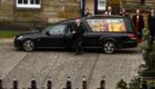 بدء "أسبوع وداع" الملكة إليزابيث.. "حراك جنائزي" بين لندن وإدنبرة