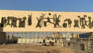 نصب التحرير وسط بغداد خلال عمليات الترميم