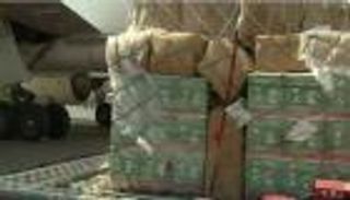 جسر جوي سعودي لإغاثة متضرري الفيضانات في باكستان (فيديو)