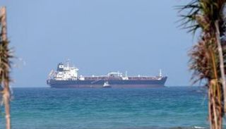 جنوح سفينة قادمة من مصر على شاطئ العقبة