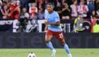 وصف الغريم بـ"الأفضل".. لاعب مانشستر سيتي يتوعد حبه الأول