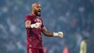 في غياب مبولحي.. من يحرس عرين منتخب الجزائر خلال توقف سبتمبر؟