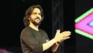 دلوقتي عجبناكو.. بهاء سلطان يروج لأولى أغنياته مع "روتانا" (فيديو)