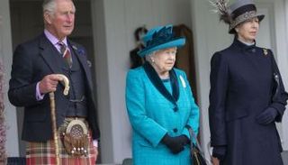 إليزابيث تتوسط آن وتشارلز- أرشيفية