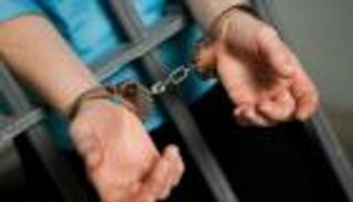 تحت تأثير حبوب الهلوسة.. ضبط شاب خرَّب 30 سيارة في المغرب