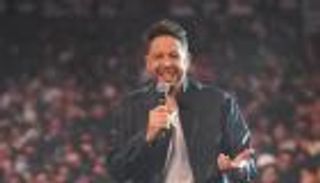 محمد حماقي يشعل مواقع التواصل بفيديو مع فتاة من ذوي الهمم