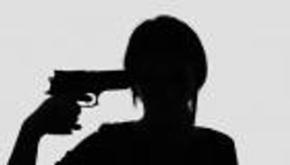 بسبب الخلاف على الكلية.. طالبة مصرية تنتحر بطلقة في الرأس