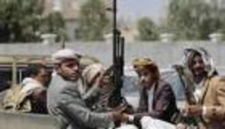 الحوثي ينهب ممتلكات المواطنين بالحديدة.. قتلى وجرحى واعتقالات