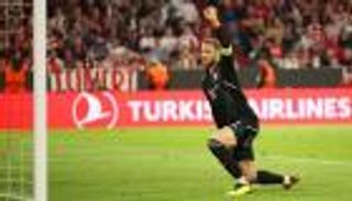 عيد ميلاد وانهيار نفسي.. 5 مشاهد مؤثرة من قمة بايرن ميونخ وبرشلونة