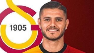 ماورو إيكاردي بقميص جالطة سراي