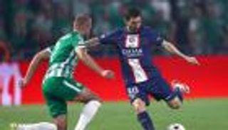 ميسي يبدأ رحلة زلزلة عرش رونالدو في دوري أبطال أوروبا (فيديو)