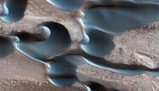 صور رائعة لكثبان رملية على سطح المريخ