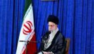 "التوريث أم الدستور".. من يخلف خامنئي مرشدا لإيران؟